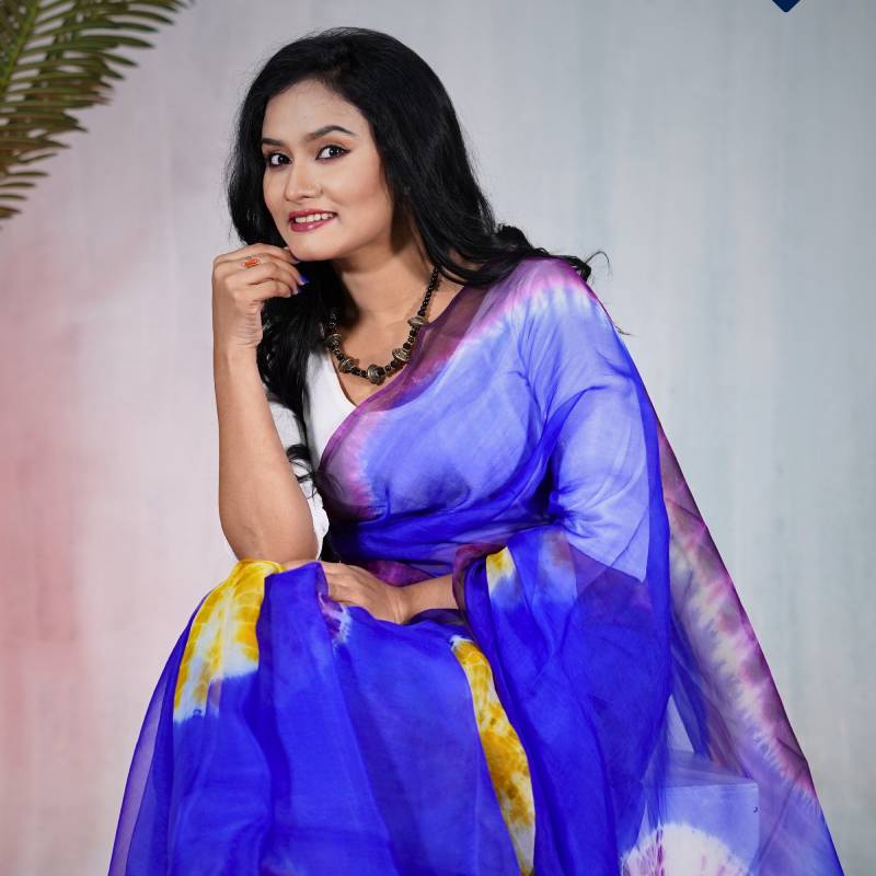 রাজশাহীর পিওর মসলিন এ টাই-ডাই করা